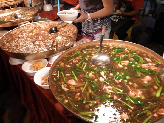 麺の上にかけるらしい